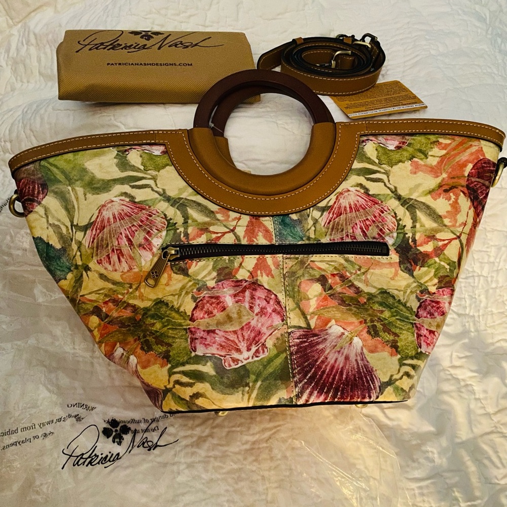 NWT-🐬⚓️PATRICIA NASH, Luni Dome tote with Seashells 🐚 & Crossbody strap.